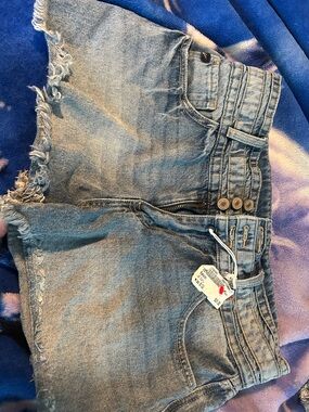 KanCan Medium Wash Denim Shorts with Contrast Stitching